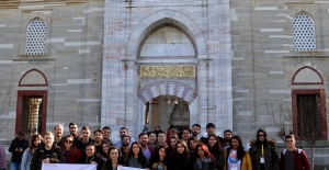 Ayrımcılık söylemlerine karşı farklı kültürleri tanımaya çalışan gençler Edirne'de