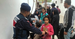 Balıkesir'de durdurulan minibüste 36 düzensiz göçmen yakalandı