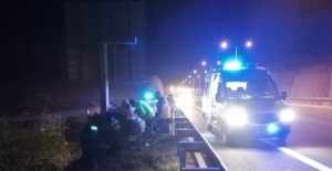 Bursa'da direğe çarpan otomobilin sürücüsü hayatını kaybetti