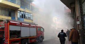 Bursa'da yangın çıkan oto tamirhanesi kullanılamaz hale geldi