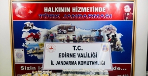 Edirne'de kaçak 4 bin 250 cep telefonu ele geçirildi