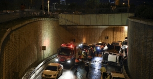 İstanbul'da otomobil alt geçide düştü: 1 yaralı