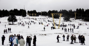 Uludağ'da tatilciler kayak sezonunu açtı
