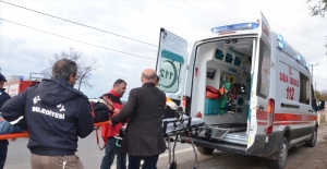 Yalova'da denize düşen otomobilin sürücüsü ağır yaralandı