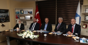 Bakan Turhan AK Parti Yalova İl Başkanlığında gelişmeleri değerlendirdi: