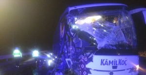 Bilecik'te yolcu otobüsü ile tır çarpıştı: 11 yaralı