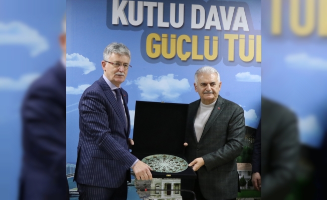 Binali Yıldırım AK Parti Kocaeli İl Başkanlığını ziyaret etti