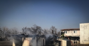 Bursa'da devrilen soba borusu gecekonduda yangına neden oldu