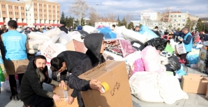 Deprem acısını yaşayan Sakarya'dan Elazığ'a 4 tır yardım gönderildi