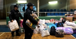 Edirne'de polislerden depremzedelere battaniye ve ısıtıcı yardımı