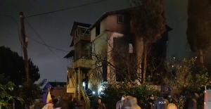 Kocaeli'de 3 katlı binada çıkan yangında 2 kişi yaralandı