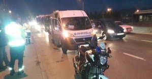 Gölcük'te  trafik kazasında 2 polis yaralandı