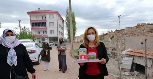Aksaray'da AK kadınlardan bereketi paylaşıyor