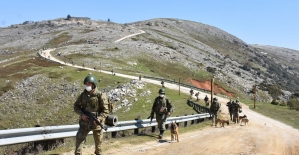 Bursa'da askeri köpek eğiticileri tatbikat yaptı