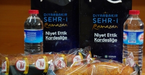 Diyarbakır 'niyet ettik paylaşmaya' diyerek her gün 3 bin iftariyelik dağıtıyor