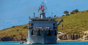 Foça'da düşen askeri uçağın enkazı askeri gemiyle çıkarıldı