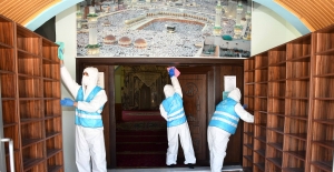 İzmir Karabağlar’da camilere Ramazan temizliği