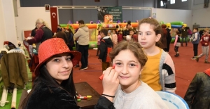 İzmir Foçalı çocukların şenlik sevinci