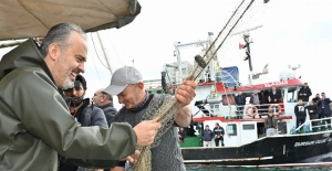 Bursa Büyükşehir'den balıkçılara tulum ve çizme