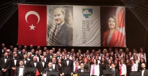İzmit Belediyesi Koroları'ndan Türk Halk Müziği ziyafeti
