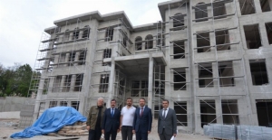 Başkan Adnan Öztaş yeni belediye binasının inşaatını inceledi