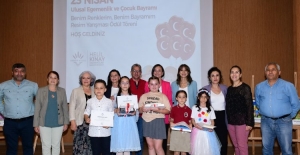 Başkan Kınay çocuklara resim yarışması ödüllerini verdi