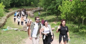 İzmit'te üniversiteli gençler doğayla buluştu