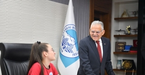 Kayseri'de çocuk başkan “Çanakkale Gezisi” talimatı verdi